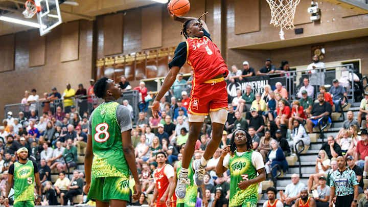 Michigan State basketball freshman Coen Carr shows off insane vertical leap Michigan State basketball freshman Coen Carr shows off insane vertical leap