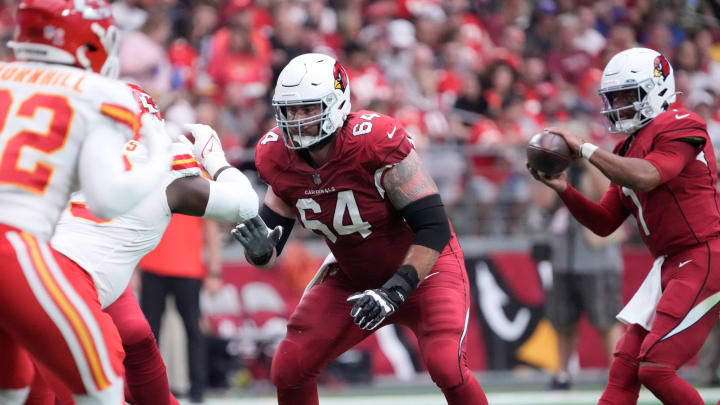 Giants Sign Center Sean Harlow