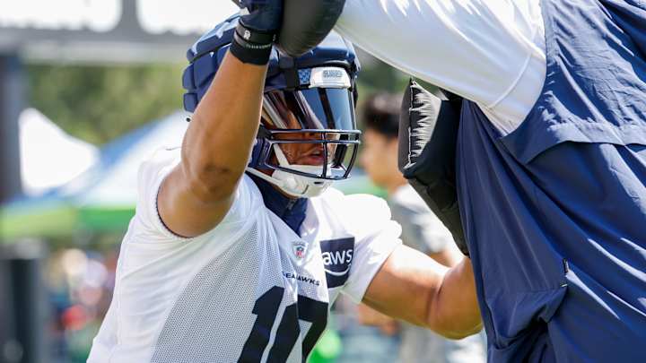 Seahawks Training Camp Observations: Dre'Mont Jones, Uchenna Nwosu Dominate Seahawks Training Camp Observations: Dre'Mont Jones, Uchenna Nwosu Dominate