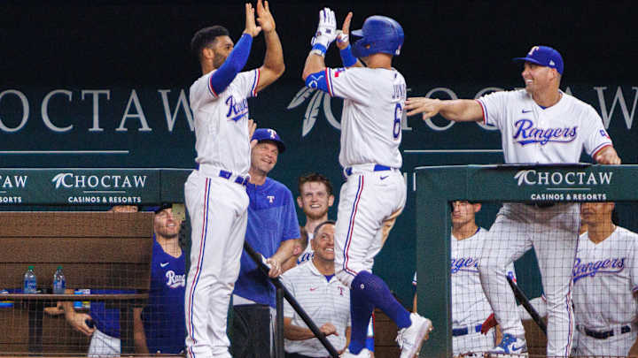 Seager Returns, Helps Texas Rangers Dismantle White Sox To Win Series Seager Returns, Helps Texas Rangers Dismantle White Sox To Win Series