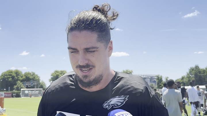 'I Get Flashbacks!' Eagles Dennis Kelly Delivers Depth on O-Line