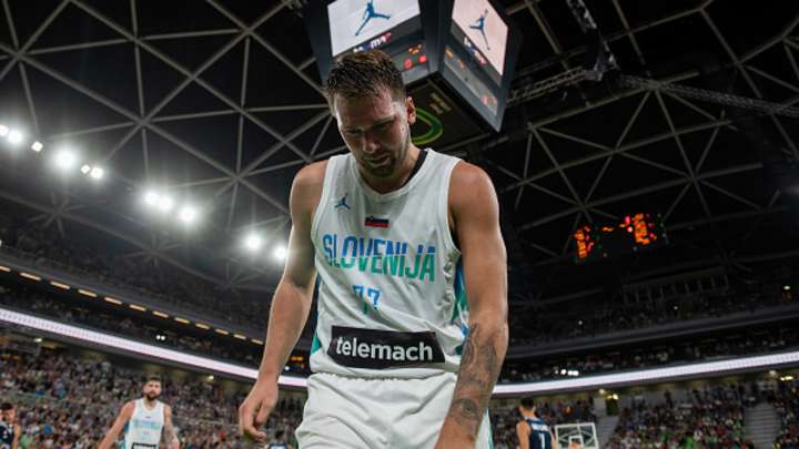Mavs WATCH: Luka Throws Down Massive 2-Handed Dunk Off Backboard Mavs WATCH: Luka Throws Down Massive 2-Handed Dunk Off Backboard
