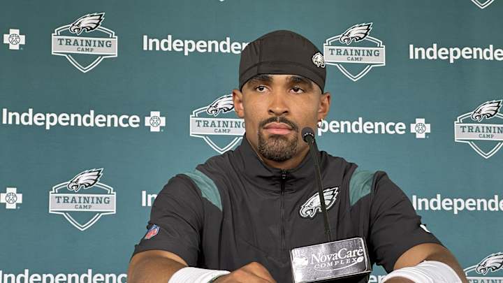 Eagles QB Jalen Hurts Setting 'Standard' with Consistency, Diet