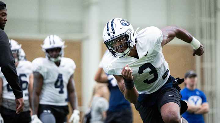 New BYU RB Aidan Robbins Impresses with One-Handed Grab in Practice