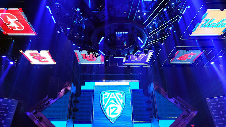 College Football World Reacts to Oregon, Washington’s Decisions to Leave Pac-12 College Football World Reacts to Oregon, Washington’s Decisions to Leave Pac-12