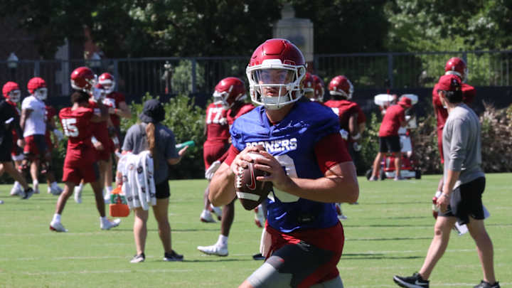 Oklahoma QB Earns Praise From Coaches Early in Fall Camp
