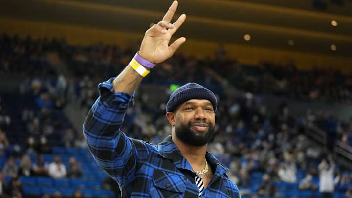 Former Jaguars TE Marcedes Lewis Continues Long NFL Career With Bears