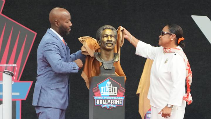 Look: Top Moments From Ken Riley's Pro Football Hall of Fame Induction