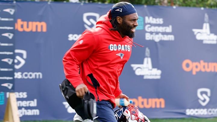 Patriots Training Camp: Gonzalez Intercepts  Jones; Day 10 Notebook