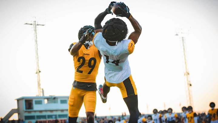 Steelers WR George Pickens Backing Up Superstar Hype Steelers WR George Pickens Backing Up Superstar Hype