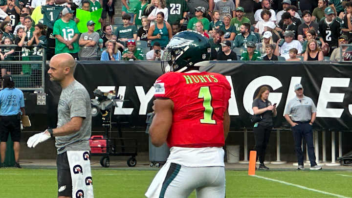 Eagles Camp Day 7: Roster Moves and 50,000 Fans at The Linc - Notebook Eagles Camp Day 7: Roster Moves and 50,000 Fans at The Linc - Notebook