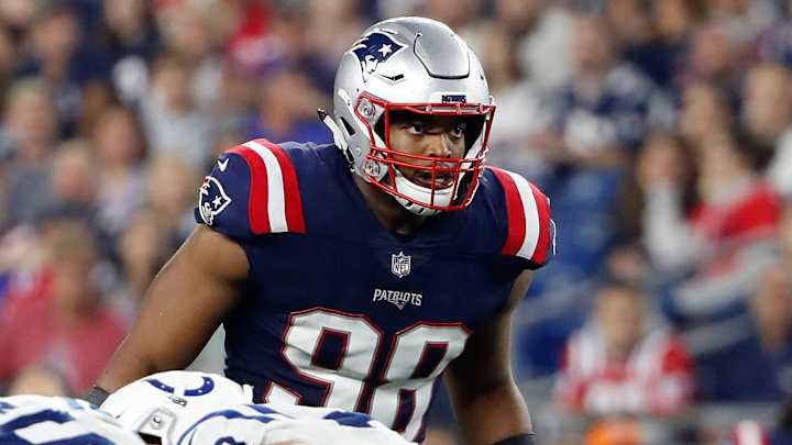 Welcome Back, Razorback: Patriots Re-Sign DE Trey Flowers