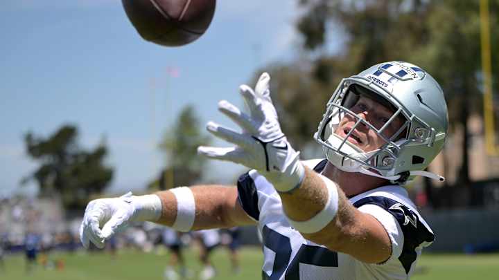 Cowboys WR Makes Dynamic Catch But Suffers Concussion in Practice Cowboys WR Makes Dynamic Catch But Suffers Concussion in Practice