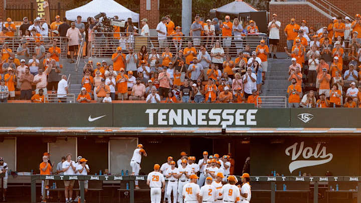 Pair of BaseVols Ink NIL Deal With Outback Steakhouse as Part of TeamMATES Program