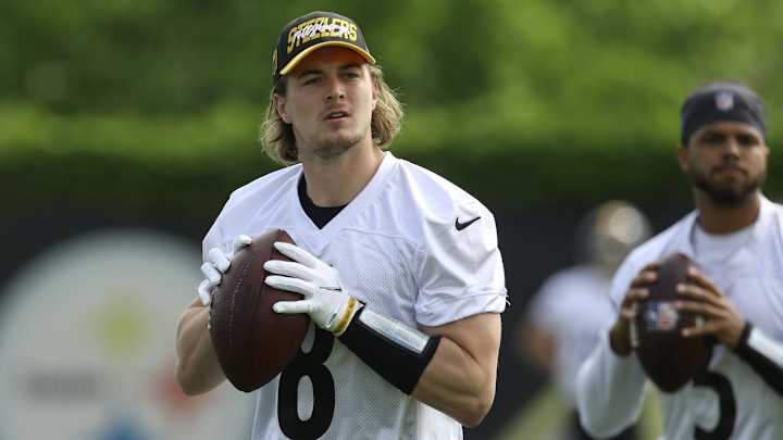 Kenny Pickett Says Being Mentored is His Job, Not Mitch Trubisky's Kenny Pickett Says Being Mentored is His Job, Not Mitch Trubisky's