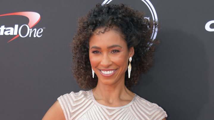 Sage Steele Emotional in Return to SportsCenter After Scary Injury Sage Steele Emotional in Return to SportsCenter After Scary Injury