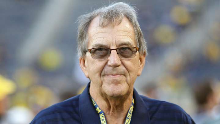 Legendary Michigan Coach Lloyd Carr Sports Notre Dame Hat After Grandson’s Commitment Legendary Michigan Coach Lloyd Carr Sports Notre Dame Hat After Grandson’s Commitment