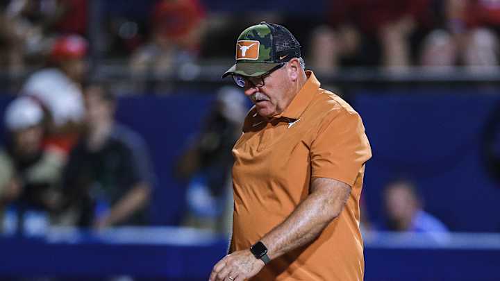 Shell-Shocked, Texas Trying to Stay Loose to Keep Title Hopes Alive Against Oklahoma