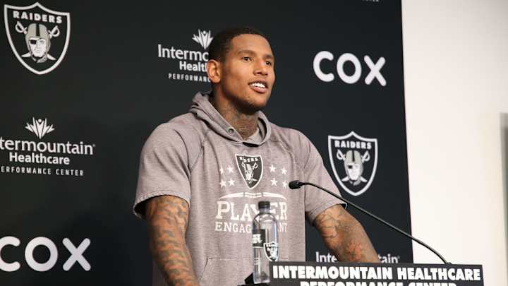 Raiders' Waller Discusses Gronkowski, Expectations, Potential New Contract