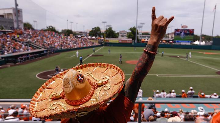 Singer Won’t Perform National Anthem at CWS After Horns Down Gesture
