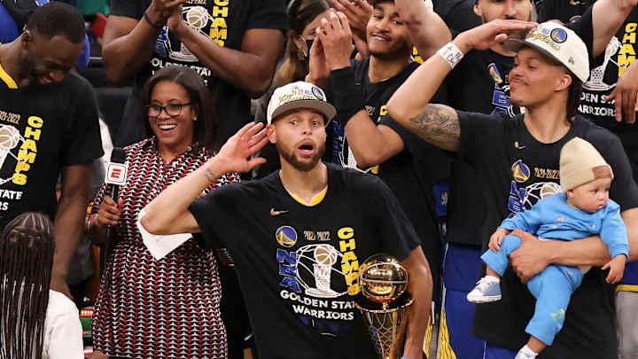 Steph Curry’s Viral Hand Gesture to Former NBA Player, ESPN Analyst Explained