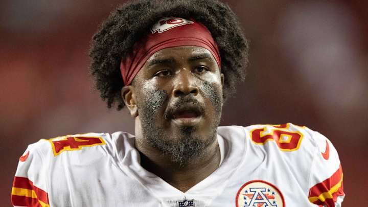 Report: Patriots Sign Former Chiefs OL Report: Patriots Sign Former Chiefs OL