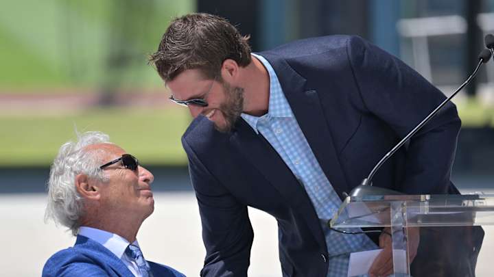 Dodgers: Watch Clayton Kershaw Get Emotional During Sandy Koufax Ceremony Dodgers: Watch Clayton Kershaw Get Emotional During Sandy Koufax Ceremony