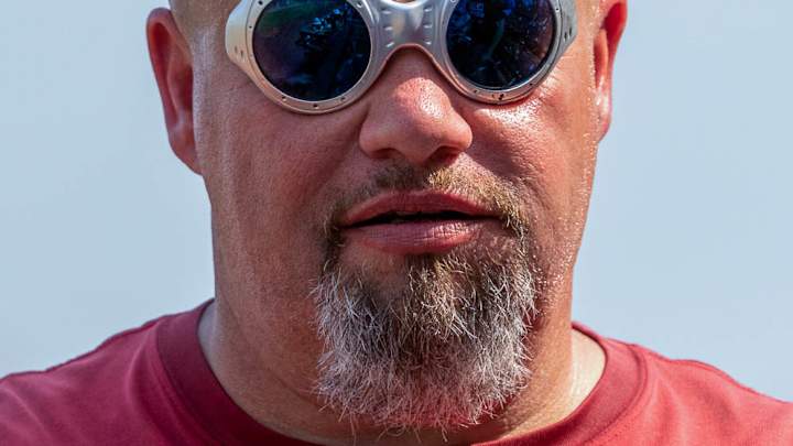 Faces in Crowd: Razorbacks Steamroll Past Stanford in Omaha