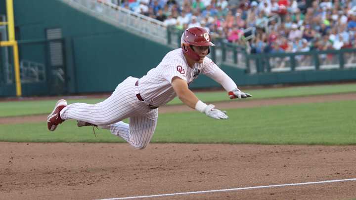CWS Photo Gallery: Oklahoma-Notre Dame