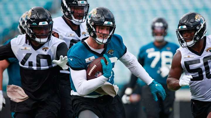 Jaguars TE Coach Breaks Down Engram's Leadership, Farrell's Development and More