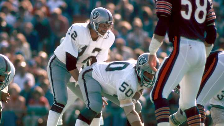 Raiders' Vella Had Stabler's Back Raiders' Vella Had Stabler's Back