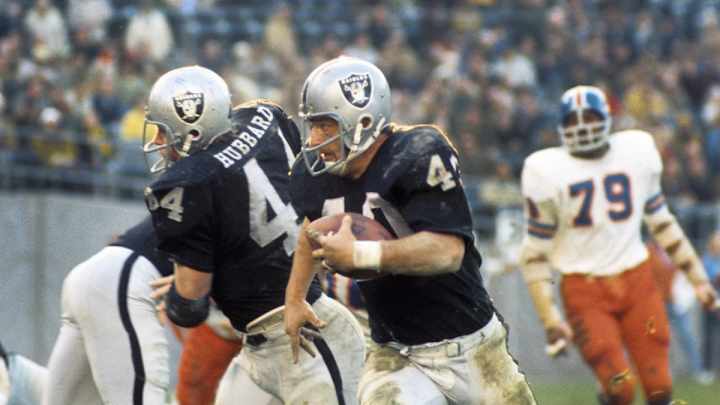 Raiders RB Banaszak Had a Nose for the Goal Line