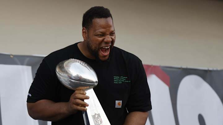Ndamukong Suh Likes Idea of Suiting Up For the Silver and Black