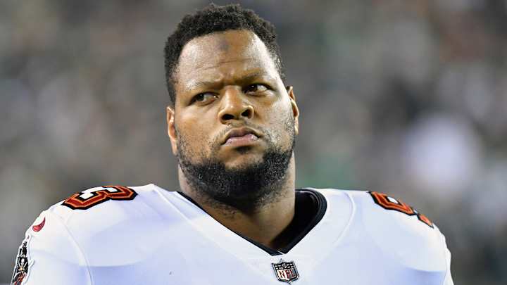 Raiders, Vikings, Have Had Conversations With Ndamukong Suh, per Report