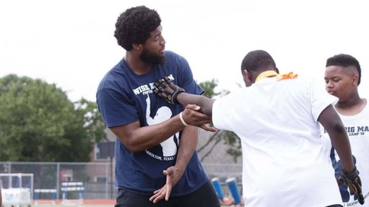 Patriots, Cowboys Linemen Team Up for 'Big' Cause Patriots, Cowboys Linemen Team Up for 'Big' Cause