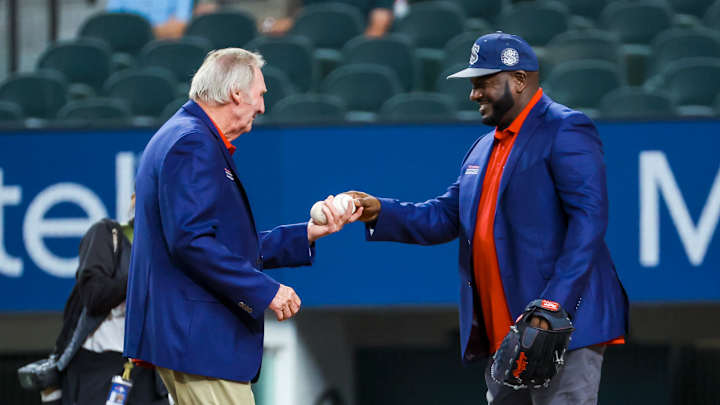 Watch: Rangers Legends Get Hall of Fame Jackets
