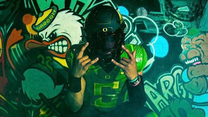 Five-Star Quarterback Dante Moore Visiting Oregon Football This Weekend Five-Star Quarterback Dante Moore Visiting Oregon Football This Weekend