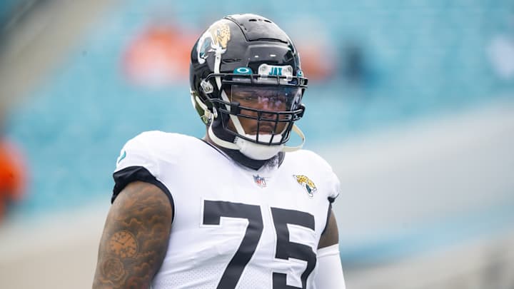 Jaguars OL Coach Weighs In on Right Tackle Battle and Swing Tackle Designation Jaguars OL Coach Weighs In on Right Tackle Battle and Swing Tackle Designation