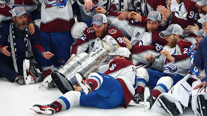 Avalanche Player Wipes Out With Stanley Cup Right Before Team Trophy Photo