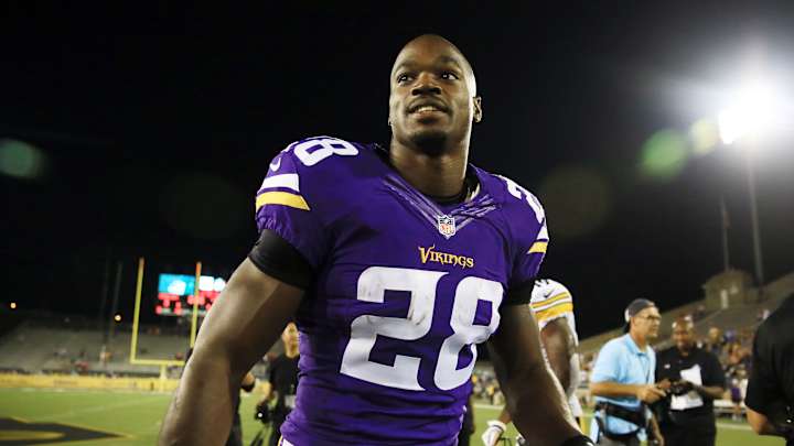 Vikings Legend Adrian Peterson Signs Deal For July Boxing Exhibition vs. Le'Veon Bell