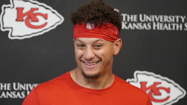 Patrick Mahomes Adds Autograph to Chiefs Fan’s Impressive Tattoo Patrick Mahomes Adds Autograph to Chiefs Fan’s Impressive Tattoo
