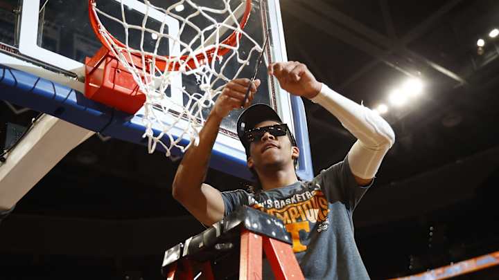 Watch: Zakai Zeigler and Family Move Into New Knoxville Home