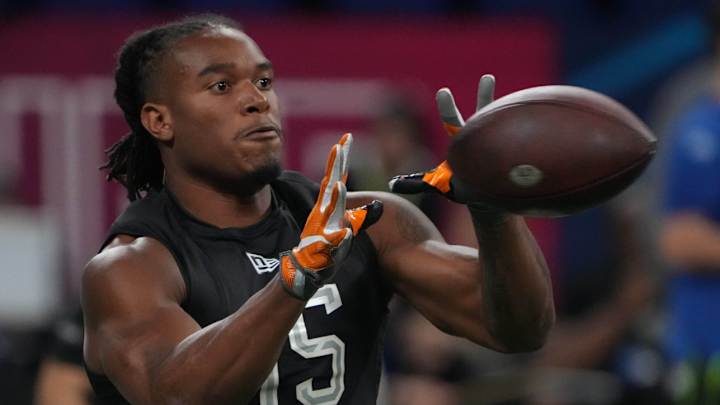 Bears WR Velus Jones Addresses Concerns About Being 25-Year-Old Rookie Bears WR Velus Jones Addresses Concerns About Being 25-Year-Old Rookie