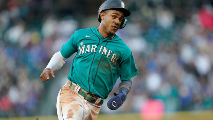 Mariners Poke Fun at Julio Rodriguez After He Tumbled Attempting a Triple