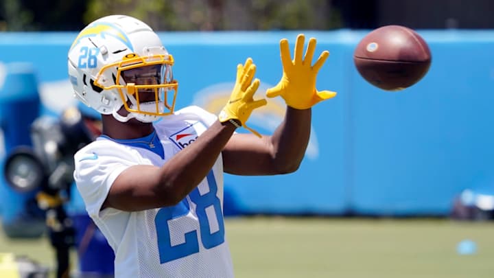 Fantasy Football 2022 Deep Sleeper Candidates: Isaiah Spiller Low-Key Handcuff