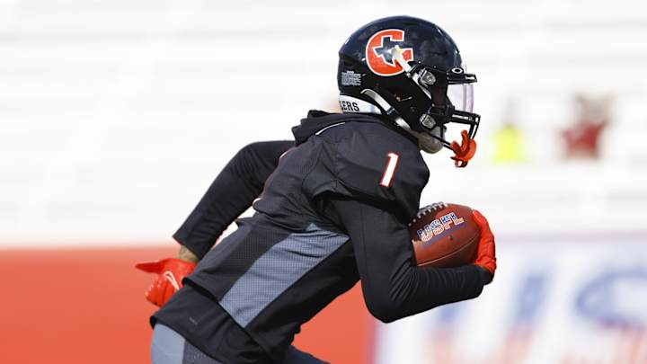 Raiders Sign Former USFL and Patriots WR Isaiah Zuber