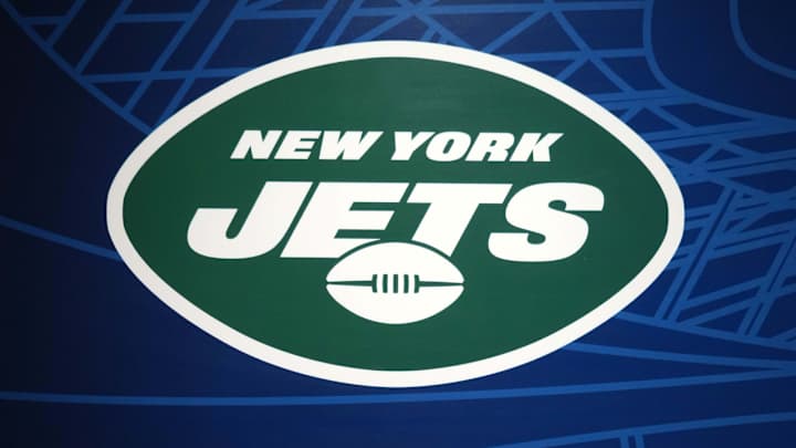 Jets Unveil New Black Alternate Helmet for 2022 Season
