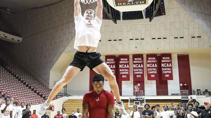 WATCH: Connor Bazelak Wins 3-Point Contest, Eli Jochem Dunk Contest Champion