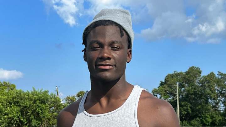 Teammates Praise Miami Hurricanes Freshman DE Kelly Teammates Praise Miami Hurricanes Freshman DE Kelly