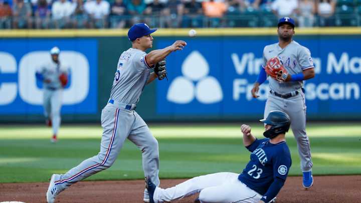 Mariners Defeat Rangers in Series Opener Mariners Defeat Rangers in Series Opener